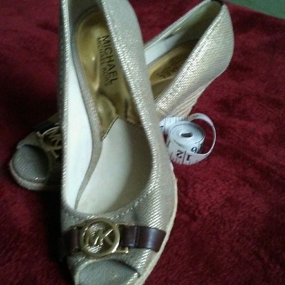 Ladies shows - Picture 5 of 6